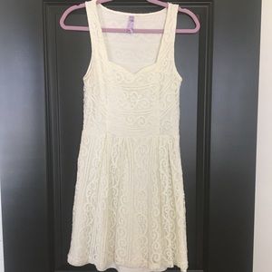 MOVING SALE - Off-white Dress with Sweetheart Neckline